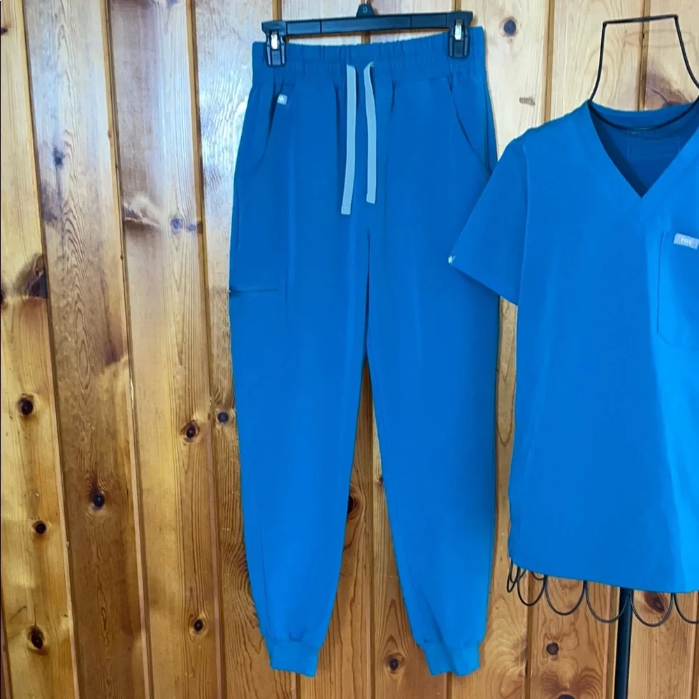 Blue Scrub Set with Jogger Pants blue fig scrubs size small/XS Zamora/caterina - Picture 6 of 16